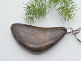 Schlüsselanhänger-Handschmeichler aus Nusswurzel