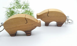 Schlüsselanhänger aus Holz - Schwein aus Walnuss