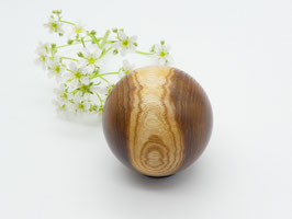 Holzkugel aus Goldregen 52 mm