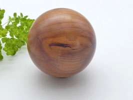 Holzkugel aus Apfelbaum, 66 mm