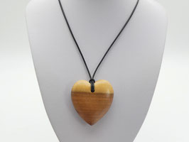 Herz-Anhänger aus Zwetschge