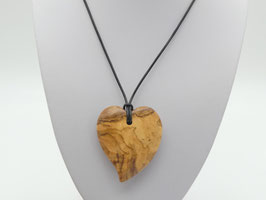Herz-Anhänger aus Olivenholz