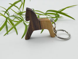 Schlüsselanhänger Pferd aus Walnuss