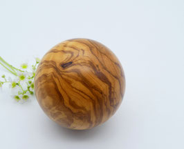 Holzkugel aus Olivenholz 64 mm