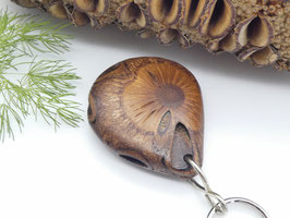 Schlüsselanhänger-Handschmeichler aus Holz - Banksiazapfen