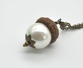 Naturschmuck-Anhänger mit Eichel & Muschelkernperle