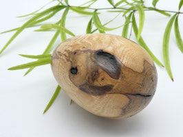 Holzei aus einem Eschenast für Ostern