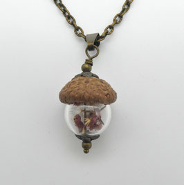 Naturschmuck-Anhänger mit Eichel + Erikablüten