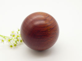 Holzkugel aus Sheaok 66 mm
