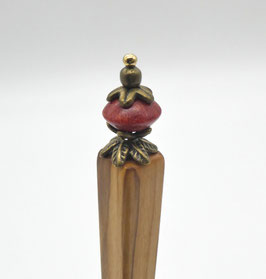 Haarstab aus Olivenholz & Koralle