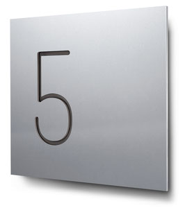 Hausnummern "5…" konturgeschnitten in Aluminium