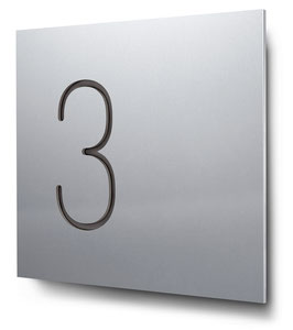 Hausnummern "3…" konturgeschnitten in Aluminium