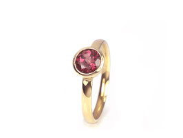 Ring in Roségold 585/000 mit Rhodolith