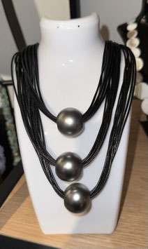 K006 / Dreischichtige Halskette aus Nylon-Seil schwarz mit Silberkugeln matt, 48+7 cm