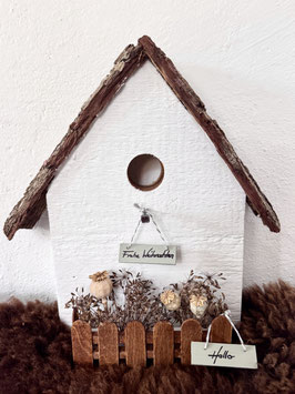 Haus mit Gartenzaun