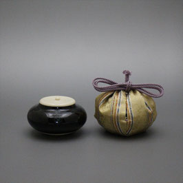 大海 茶入 縞東山金襴　b