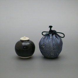 文琳 茶入 有楽緞子 a