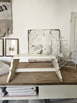 VERKAUFT Nic 14.02. großer antiker Hocker Schemel - cremeweiß - shabbychic