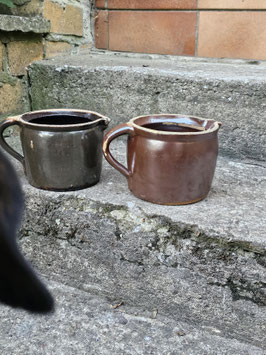 antiker kleiner Krug  - dunkelbraun glasiert