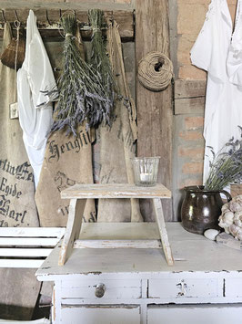 uralter Hocker Schemel - alte weiße Farbe - shabbychic