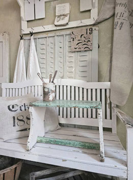 VERKAUFT Nic 16.01. uralter zweifarbiger Hocker Schemel - alter Lack - shabbychic