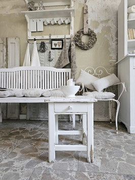 VERKAUFT Tri 11.02. uralter Hocker / Küchenhocker mit Fach - shabbychic (II)
