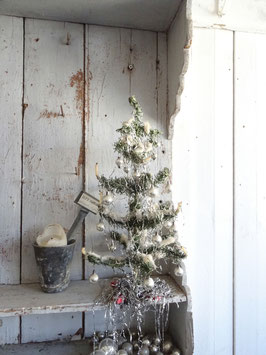 VERKAUFT Bia 01.01.   40cm uralter Tannenbaum Weihnachtsbraum - silberner Behang