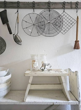 VERKAUFT Ets 20.05. sehr alter Hocker Schemel - alter Lack - shabbychic