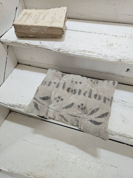 VERKAUFT Par 21.05. GIRLANDE Treppenkissen Sitzkissen aus antikem Leinen
