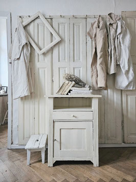 Ungewöhnliche kleinere antike Kommode - cremeweiß - shabbychic