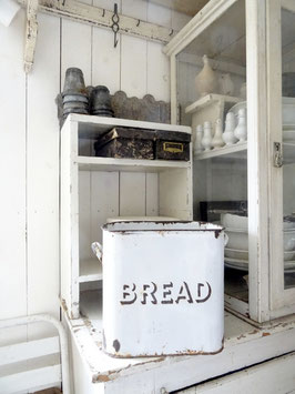 VERKAUFT Tri 26.12. BREAD antiker englischer Brotkasten