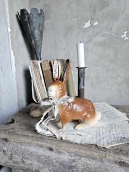 sitzender uralter Hase Candycontainer
