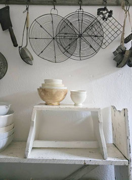 VERKAUFT Lad 30.01. sehr alter GROSSER Hocker Schemel - alter weißer Lack - shabbychic