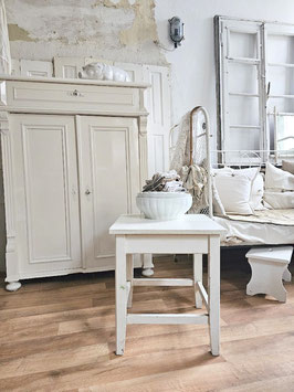 VERKAUFT Bra 26.11. aufklappbar alter Hocker - weiß shabbychic