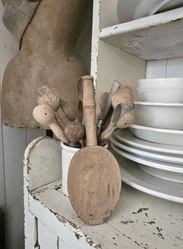 antiker hangeschnitzter Holzlöffel aus Frankreich