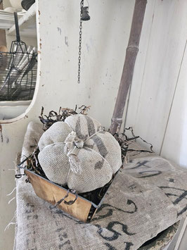 VERKAUFT Hob 20.07. Leinenkürbis im Korb II