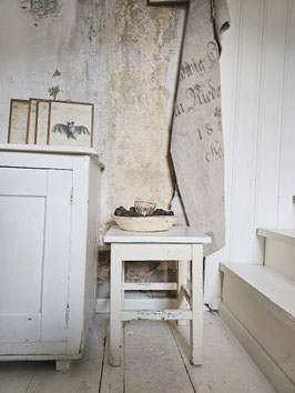 sehr alter GROSSER Hocker / Küchenhocker - geniale Patina - weiß/cremeweiß