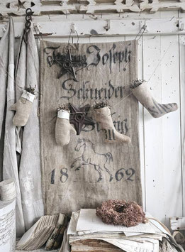mixed Stiefel-Handschuh-GIRLANDE aus antikem Leinen V