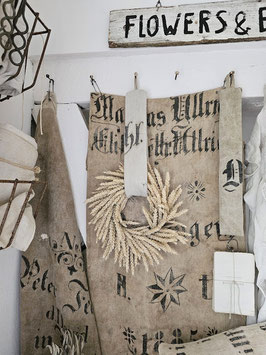 VERKAUFT Tri 27.10.  Kranzhänger HL aus antikem Leinen Leinensack orig. Beschriftung
