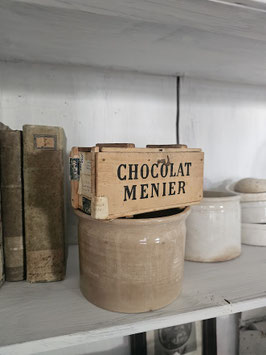 VERKAUFT Sho 29.05. uralte CHOCOLAT MENIER Transportbox 13cm