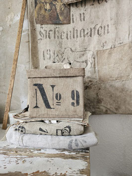 VERKAUFT Stu 13.08.  große (Näh)SCHACHTEL - No9 - eckig