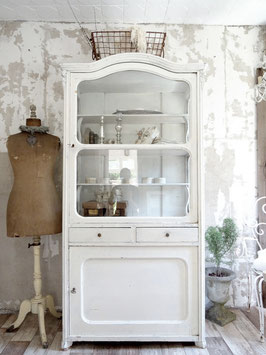 VERKAUFT Lie 31.05.   ROSEN antiker Vitrinenschrank - altweißer Lack - Shabbychic pur