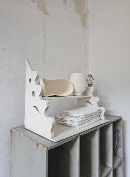 VERKAUFT Woj 22.01. uraltes Wandregal Wandkonsole - alter weißer Lack - primitive Shabby