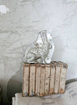 14cm antike Schokoladenform HASE sitzend LAURÖSCH