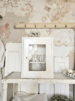 sehr alte kleine Vitrine Wandschrank - alter weißer Lack