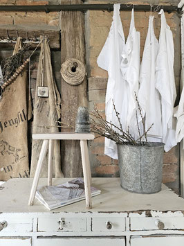 VERKAUFT Nic 09.04. antiker höherer Hocker - rustikal mit Patina - shabbychic