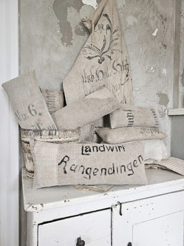 VERKAUFT Mar 14.01. 48x20cm LANDWIRT Leinenkissen mit Patch aus antikem Getreidesack Leinen