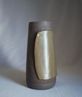 Vase monolithe vert mousse, pièce unique