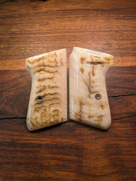 Ram horn grips