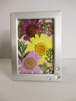 Getrocknete Blüten in einem Mini-Bilderrahmen aus Chrom gebürstet 2